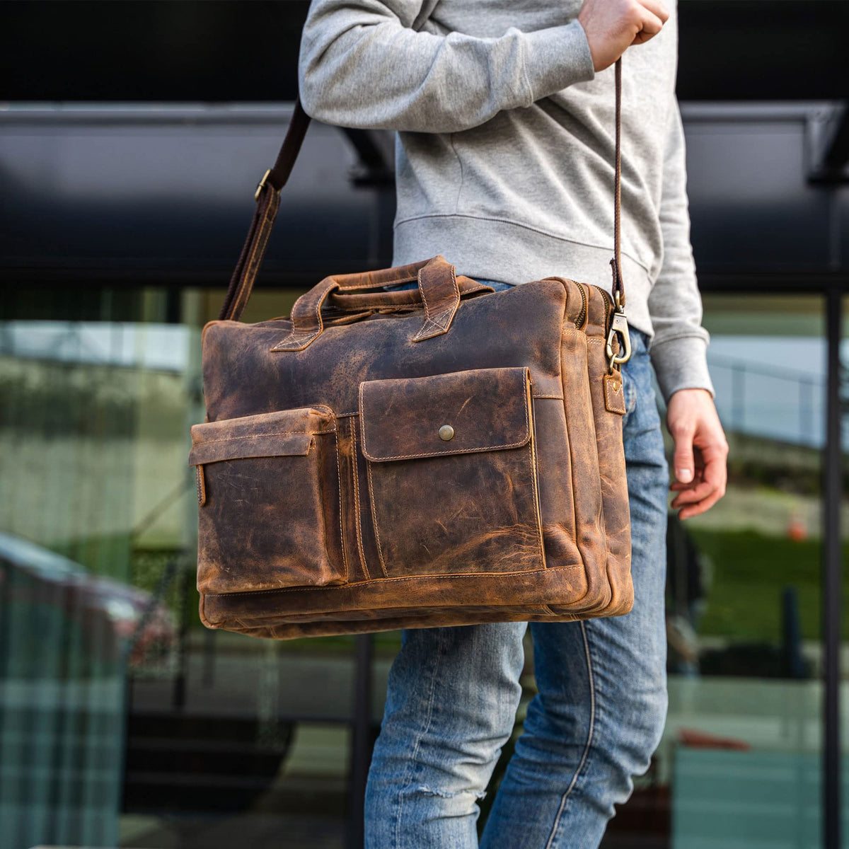18 Inch Leather Laptop Messenger Bag L128