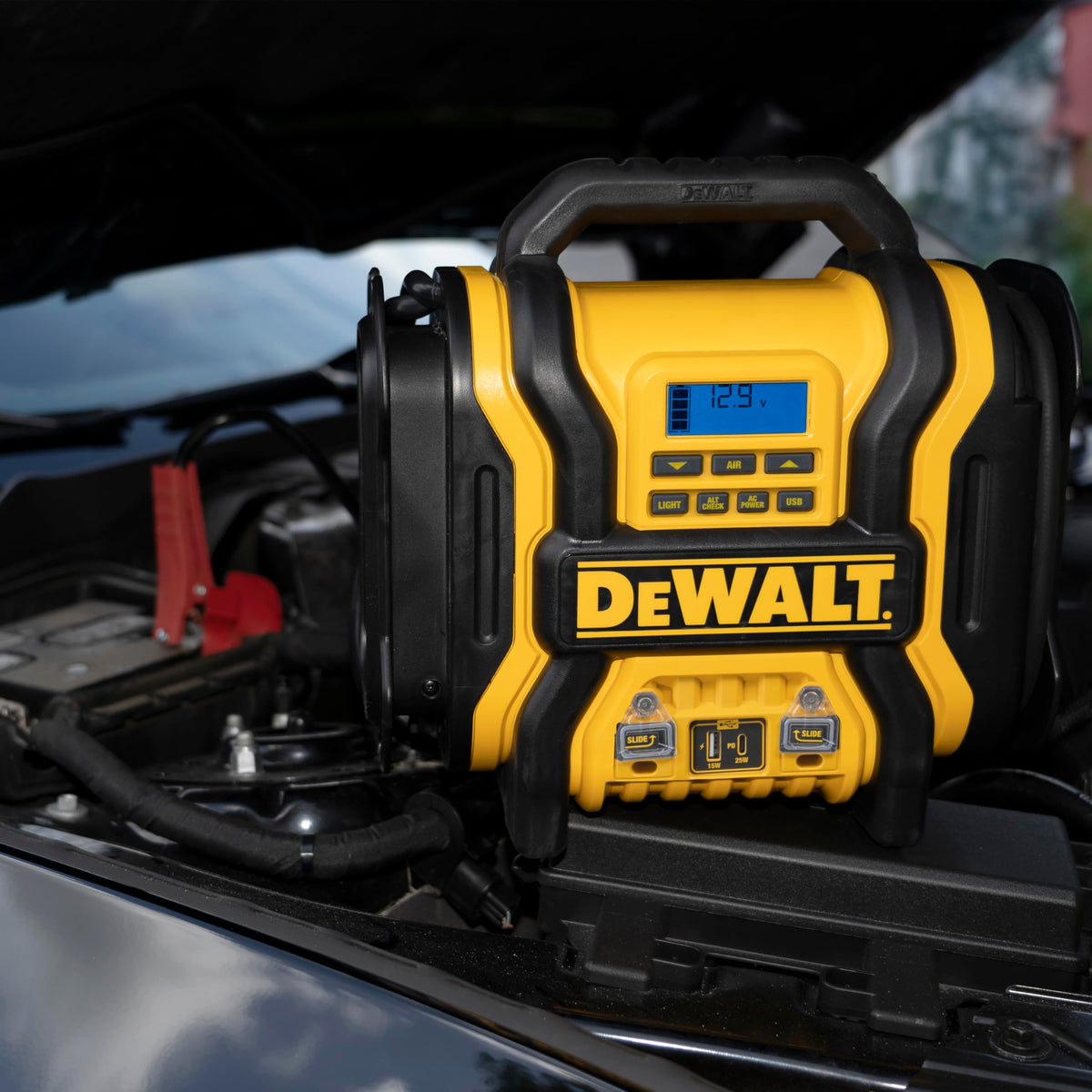 2000 Peak Amp Jump Starter with 120 PSI Air Inflator F85555